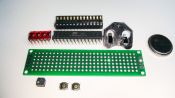 (Fast) alle benötigten Teile - Es fehlen noch der Uhrenquarz, 5 Widerstände, zwei Kondensatoren und die LED (Fast) alle benötigten Teile